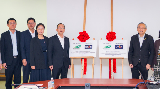 学校党委常委、副校长唐振宇率代表团出访马来西亚