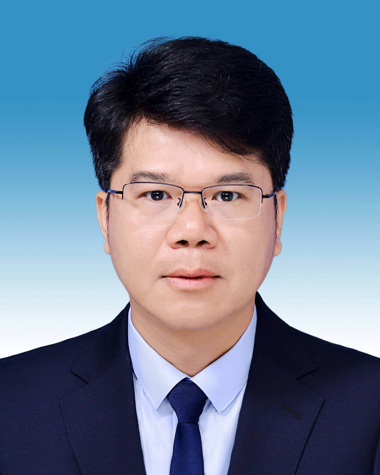 谢能中硕导照片