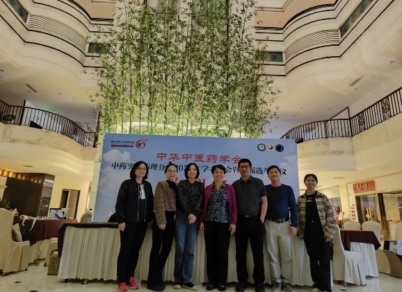 我团队与各中医药大学教授交流、合影 我团队与各中医药大学教授交流、合影