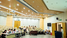 药学院副院长梁臣艳带队参加2021级药学专业产教融合班毕业论文开题会